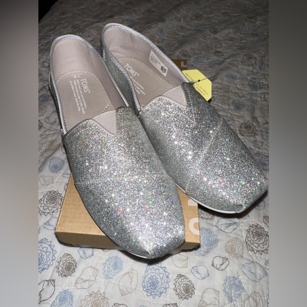 TOMS Silver Glitter Youth Shoes Size 6 fits women's 8 1/2 NEW